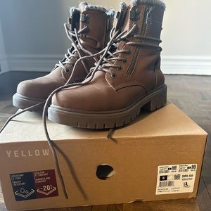 Brown winter botties